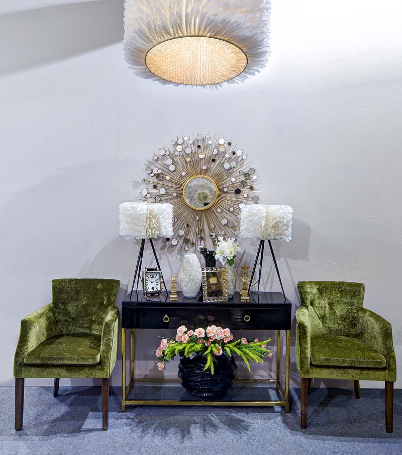 Консоль со стеклянной столешницей