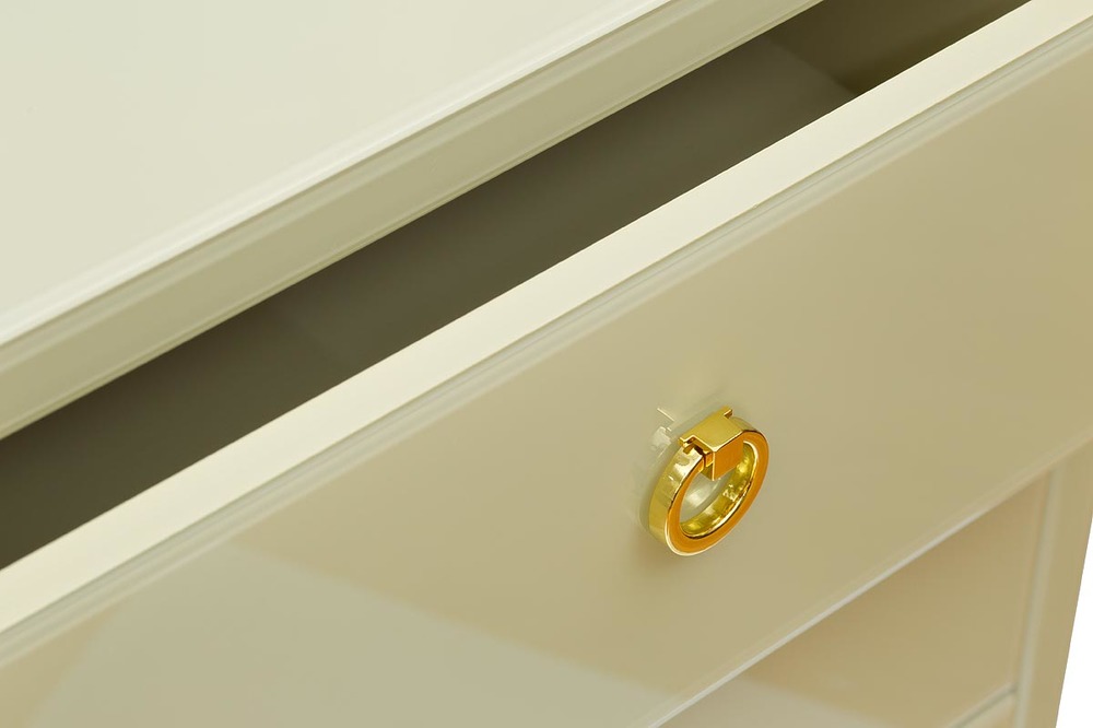 Комод со стеклянной столешницей