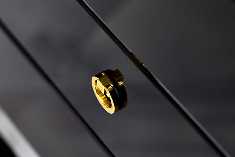 Комод со стеклянной столешницей