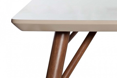 Стол обеденный бежевый